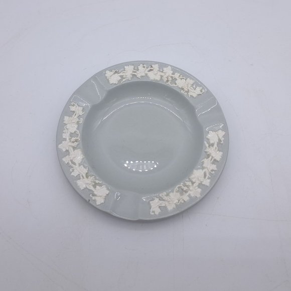 Queensware Blue Ashtray by Wedgwood of Etruria & Barlaston - Picture 4 of 11